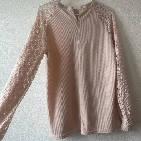 Blush top with lace sleeves - Picture 3 of 6